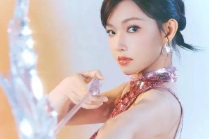程潇紫金战袍惊艳一加发布会 跨界电竞女神引热议