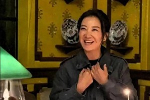 贾玲瘦身蜕变惊艳亮相，43岁生日展现老钱风穿搭