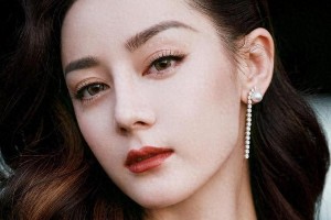 迪丽热巴薄纱裙造型惊艳，仙女气质引爆全网