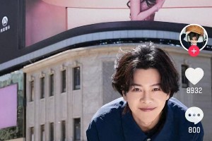 刘亦菲大屏广告引打卡潮 徐海乔现身互动